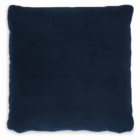 Gariland Pillow
