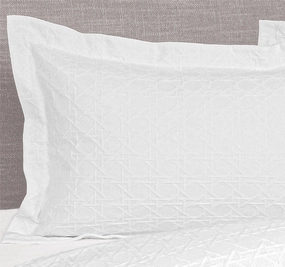Villa Matelassé Standard Pillowsham White